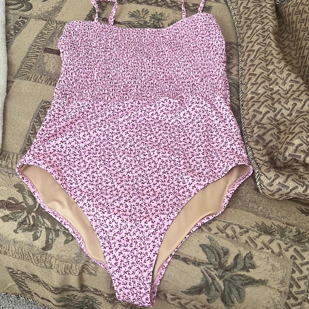 Old navy size large swim suit one piece